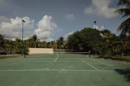 Stunning 2BR Beachfront Condo | Jacuzzi | Gym