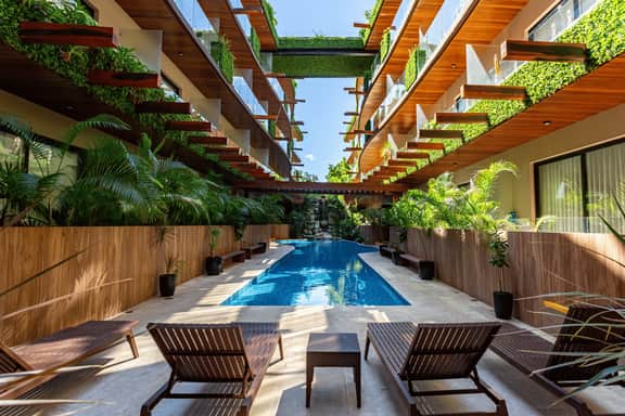 Stunning Boho Chic Condo Close to Downtown & Beach