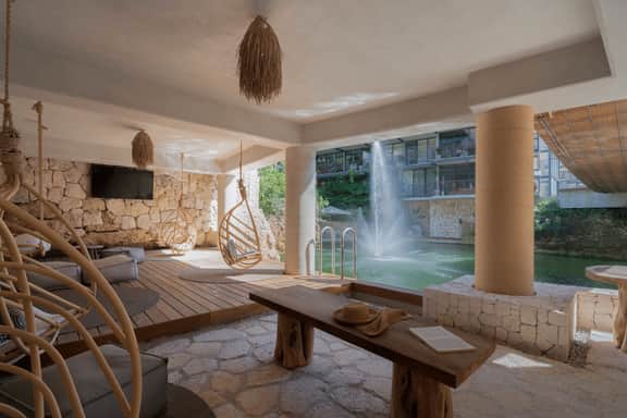 Luxe 2BR Penthouse | Private Rooftop & Pool | BBQ