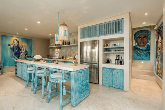 Chic Artist Penthouse 3 BR w. Private Pool & Maid