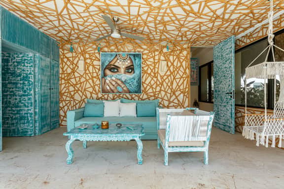 Chic Artist Penthouse 3 BR w. Private Pool & Maid