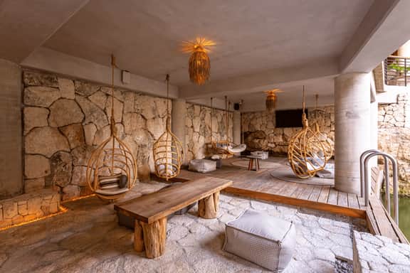 Luxe 2 BR King Suite | Gym | Coworking | Cenote