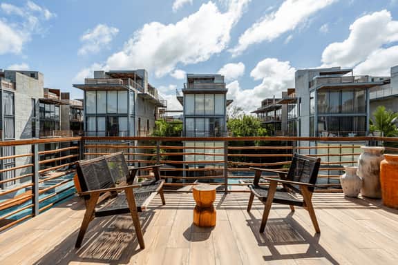 Luxe Loft Penthouse | Private Roof & Pool | Gym